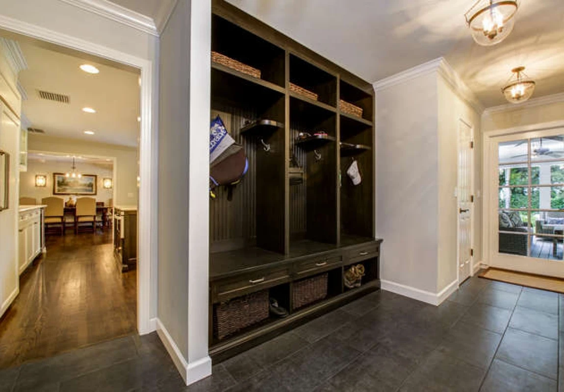 1023-S-Frankland-Rd-Tampa-FL-small-020-Hallway-Storage-666x439-72dpi-1150x800_c